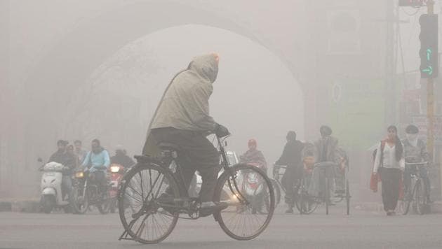 Commuters make their way through thick fog at Sheran Wala Gate in Patiala on Thursday. (Bharat Bhushan) Commuters make their way through thick fog at Sheran Wala Gate in Patiala on Thursday. (Bharat Bhushan)