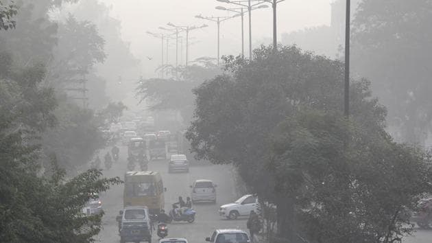 In neighbouring Ghaziabad in Uttar Pradesh, the air quality index (AQI) maxed out at 500 for over 24 hours.(AP FILE PHOTO/REPRESENTATIVE IMAGE)