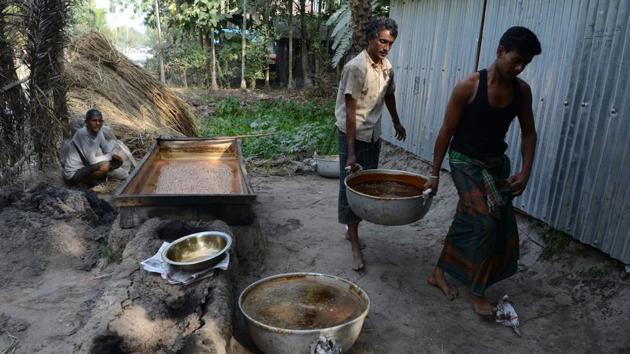 A group of Bangladesh citizens in the Dodhiabari village, around 41 km from Siliguri are utilizing the area’s date palm trees to revive the production of jaggery, and to earn a better livelihood in the process. The date palm jaggery being made here is free of chemical agents and preservatives and retains its natural mineral salts. (Diptendu Dutta / AFP) A group of Bangladesh citizens in the Dodhiabari village, around 41 km from Siliguri are utilizing the area’s date palm trees to revive the production of jaggery, and to earn a better livelihood in the process. The date palm jaggery being made here is free of chemical agents and preservatives and retains its natural mineral salts. (Diptendu Dutta / AFP)