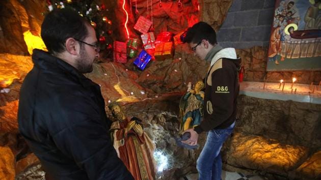 Syrian men decorate the Saint Mary Church of the Holy Belt (Umm Al-Zennar Church) with a Christmas nativity scene in the Christian-majority neighbourhood of Hamidiyeh in the old city of Homs on December 17, 2017. (AFP Photo) Syrian men decorate the Saint Mary Church of the Holy Belt (Umm Al-Zennar Church) with a Christmas nativity scene in the Christian-majority neighbourhood of Hamidiyeh in the old city of Homs on December 17, 2017. (AFP Photo)