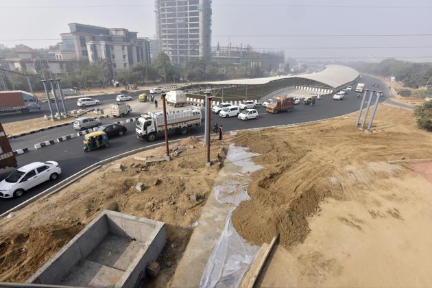 The underpass near Signature Tower, which is currently under construction. (Sanjeev Verma/HT PHOTO) The underpass near Signature Tower, which is currently under construction. (Sanjeev Verma/HT PHOTO)