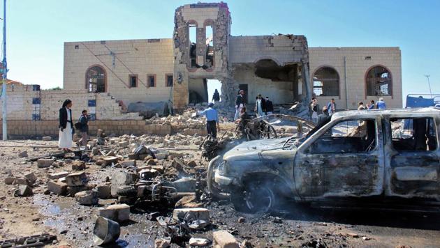 Yemenis inspect damage at the site of a reported Saudi-led coalition air strike, in the northwestern Huthi-held city of Saada on December 20, 2017. (AFP Photo) Yemenis inspect damage at the site of a reported Saudi-led coalition air strike, in the northwestern Huthi-held city of Saada on December 20, 2017. (AFP Photo)
