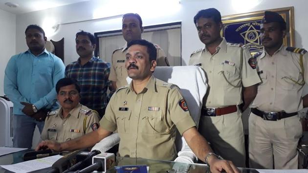 (Centre) Ganesh Shinde, deputy commissioner of police, addressing the press. (HT Photo) (Centre) Ganesh Shinde, deputy commissioner of police, addressing the press. (HT Photo)