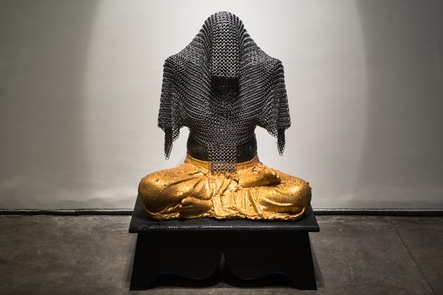 Callibrator 2017, LN Tallur’s bronze sculpture wrapped in silver chain mail, highlights today’s preference for machine-made items over handcrafted ones. Callibrator 2017, LN Tallur’s bronze sculpture wrapped in silver chain mail, highlights today’s preference for machine-made items over handcrafted ones.