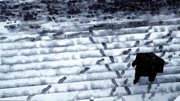 A commuter climbs stairs during morning snow fall in Lausanne, Switzerland on December 18, 2017. (Denis Balibouse / REUTERS) A commuter climbs stairs during morning snow fall in Lausanne, Switzerland on December 18, 2017. (Denis Balibouse / REUTERS)