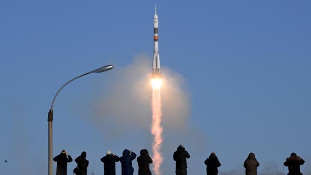 Russia's Soyuz MS-07 spacecraft carrying members of the International Space Station (ISS) expedition 54/55 blasts off from the launch pad at the Russian-leased Baikonur Cosmodrome on December 17, 2017. (Kirill Kudryavtsev / AFP) Russia's Soyuz MS-07 spacecraft carrying members of the International Space Station (ISS) expedition 54/55 blasts off from the launch pad at the Russian-leased Baikonur Cosmodrome on December 17, 2017. (Kirill Kudryavtsev / AFP)