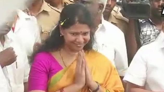 Kanimozhi Sex - 2G spectrum case: A Raja, Kanimozhi get rousing welcome in Chennai after  acquittal | Latest News India - Hindustan Times