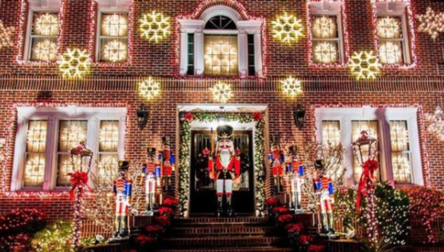 A house decorated for Christmas at Dyker Heights. (Instagram/dmitriy_profphoto) A house decorated for Christmas at Dyker Heights. (Instagram/dmitriy_profphoto)