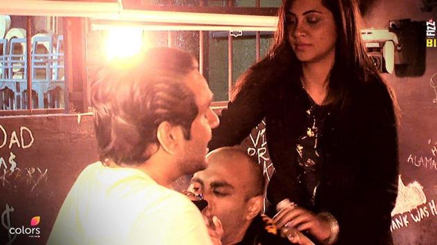 Bigg Boss 11 Dec 22 written update: Arshi enjoys inside the jail as Akash makes fun of Vikas again. Bigg Boss 11 Dec 22 written update: Arshi enjoys inside the jail as Akash makes fun of Vikas again.