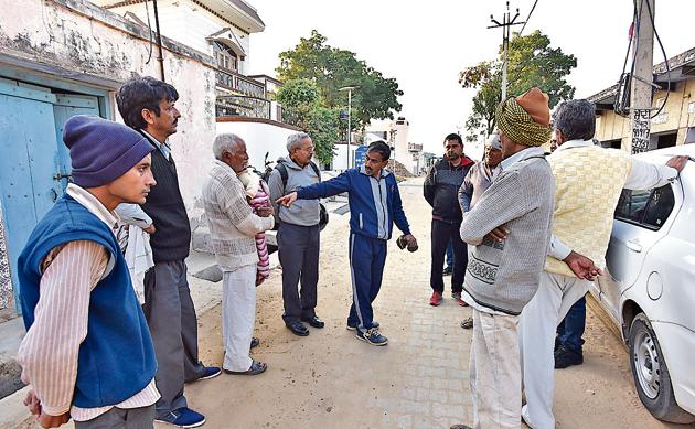 Residents of Mushedpur, 22 km from Gurgaon, went into mourning as news of the child’s death in a freak accident reached the village. (Sanjeev Verma/HT PHOTO) Residents of Mushedpur, 22 km from Gurgaon, went into mourning as news of the child’s death in a freak accident reached the village. (Sanjeev Verma/HT PHOTO)