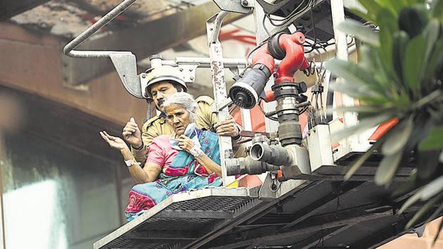 Firemen rescuing patients at the Metro Hospital and Cancer Institute in east Delhi’s Preet Vihar. (HT Photo) Firemen rescuing patients at the Metro Hospital and Cancer Institute in east Delhi’s Preet Vihar. (HT Photo)