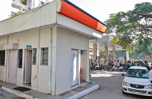 In its notification, the PMC also asked the petrol pump owners to ensure that the toilets are clean and in good condition. (Rahul Raut/HT Photo) In its notification, the PMC also asked the petrol pump owners to ensure that the toilets are clean and in good condition. (Rahul Raut/HT Photo)