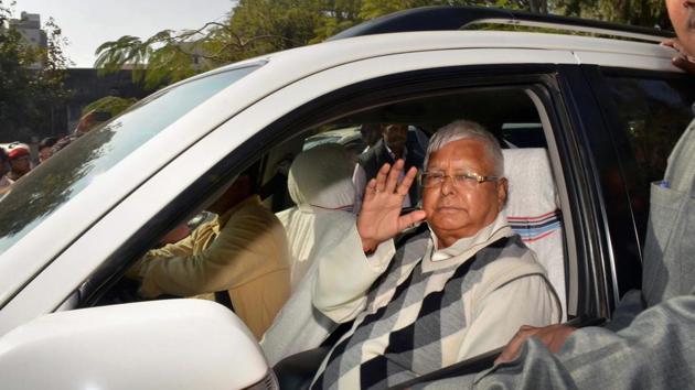 RJD supremo Lalu Prasad Yadav arrives at a special CBI court in Ranchi on Saturday for a hearing in the fodder scam case.(PTI Photo) RJD supremo Lalu Prasad Yadav arrives at a special CBI court in Ranchi on Saturday for a hearing in the fodder scam case.(PTI Photo)