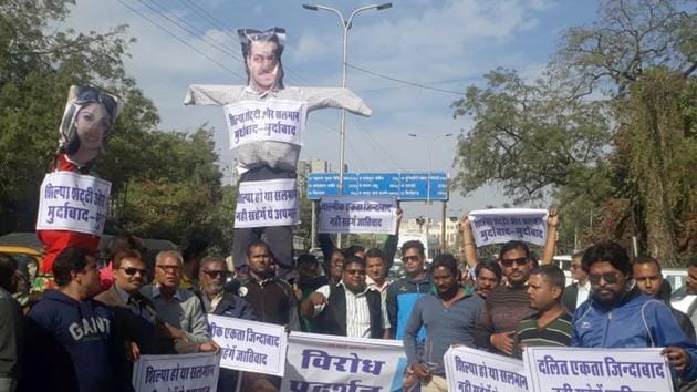 People of Valmiki Samaj burnt effigies of Salman Khan and Shilpa Shetty in Udaipur on Friday. (HT Photo) People of Valmiki Samaj burnt effigies of Salman Khan and Shilpa Shetty in Udaipur on Friday. (HT Photo)