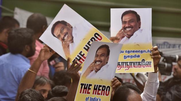 Supporters of former telecom minister A Raja, DMK leader Kanimozhi celebrating after 2G case verdict outside Patiala house court in New Delhi on December 21. (Sonu Mehta/HT PHOTO) Supporters of former telecom minister A Raja, DMK leader Kanimozhi celebrating after 2G case verdict outside Patiala house court in New Delhi on December 21. (Sonu Mehta/HT PHOTO)