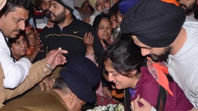 Family members of sepoy Pargat Singh mourning his death as the body reached his village, Ramba, in Karnal district on Sunday evening. (HT Photo) Family members of sepoy Pargat Singh mourning his death as the body reached his village, Ramba, in Karnal district on Sunday evening. (HT Photo)