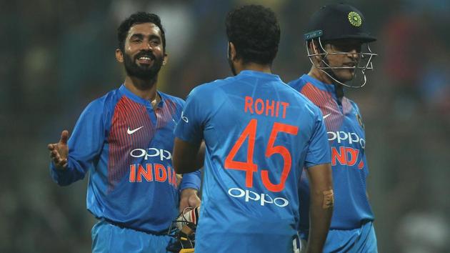Dinesh Karthik and MS Dhoni remained unbeaten and guided India to a 5-wicket victory. (BCCI)