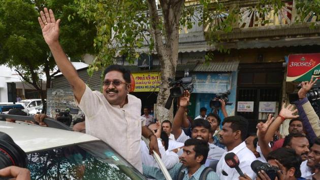 Sidelined AIADMK leader TTV Dhinakaran arrives to file his nomination for the RK Nagar bypoll as an independent candidate on December 1, 2017. Early trends in the counting of votes have given him a favourable lead.(PTI File Photo)