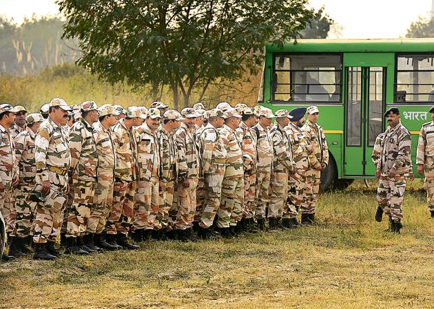The Indo-Tibetan Border Force jawans deployed at Botanical Garden helipad ahead of Prime Minister Narendra Modi’s visit.(Virendra Singh Gosain/HT Photo)