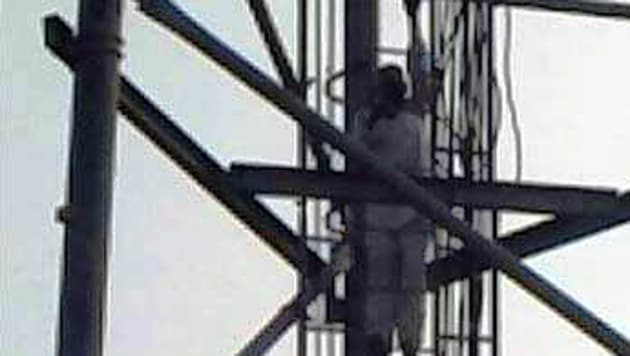 High drama was witnessed as locals, police and administration gathered to convince him to come down from the tower. However, he kept on insisting to see his grandson and threatened to jump down if anyone tried reaching to him.(HT Photo)