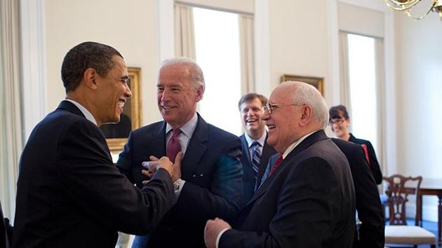 Former president Barack Obama drops by VP Joe Biden’s meeting with former Soviet Union president Mikhail Gorbachev (on right) in the Vice President’s Office, West Wing on March 20, 2009. (Wikimedia Commons/The Official White House Photostream / Pete Souza) Former president Barack Obama drops by VP Joe Biden’s meeting with former Soviet Union president Mikhail Gorbachev (on right) in the Vice President’s Office, West Wing on March 20, 2009. (Wikimedia Commons/The Official White House Photostream / Pete Souza)