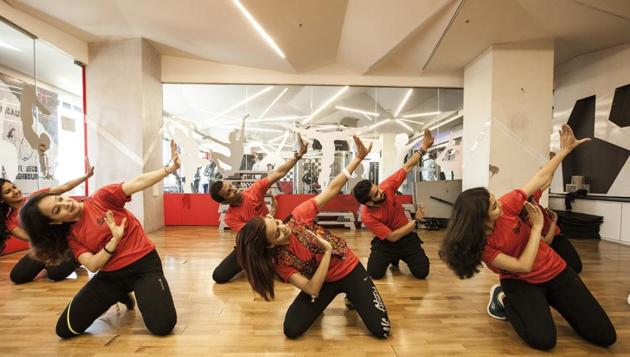 Aarti Pandey (centre) holding a Folk Fitness session.