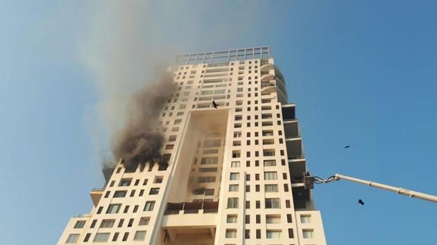 Fire breaks out in a south Mumbai high-rise | Mumbai news - Hindustan Times