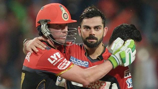 Virat Kohli (R) and AB de Villiers have been teammates at Royal Challengers Bangalore in the Indian Premier League.(AFP/Getty Images)