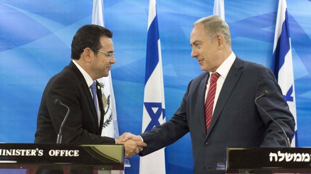 This file picture taken on November 28, 2016 shows Guatemalan President Jimmy Morales (L) and Israeli Prime Minister Benjamin Netanyahu (R) shaking hands during a joint press conference after signing bilateral agreements at the Prime Minister's Office in Jerusalem. Guatemala's President Morales announced he gave instructions to his foreign minister that the country's embassy in Israel should be moved to Jerusalem. (AFP Photo) This file picture taken on November 28, 2016 shows Guatemalan President Jimmy Morales (L) and Israeli Prime Minister Benjamin Netanyahu (R) shaking hands during a joint press conference after signing bilateral agreements at the Prime Minister's Office in Jerusalem. Guatemala's President Morales announced he gave instructions to his foreign minister that the country's embassy in Israel should be moved to Jerusalem. (AFP Photo)