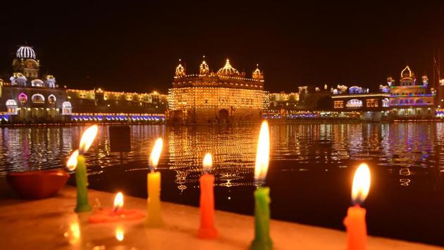 A view of the illuminated Golden Temple on the occasion of birth anniversary of Guru Gobind Singh in Amritsar on Monday. (Sameer SehgaL/HT) A view of the illuminated Golden Temple on the occasion of birth anniversary of Guru Gobind Singh in Amritsar on Monday. (Sameer SehgaL/HT)
