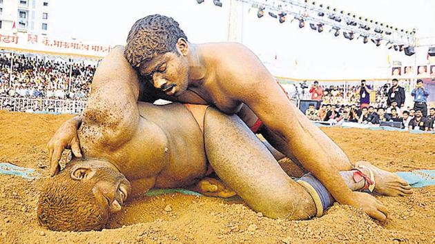 Anil Jadhav (red ribbon) of Karmala, who was injured during a wrestling match. (Shankar Narayan/HT PHOTO) 
