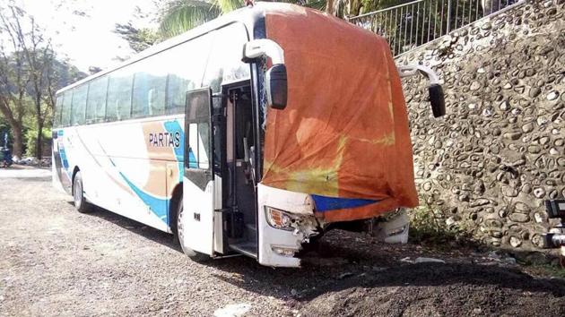 20 dead in Philippines bus crash on way to Christmas mass | World News ...