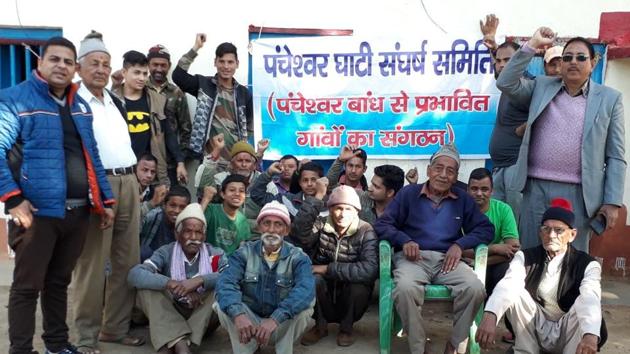 Villagers, demanding fertile land in lieu of their acquired land, stage protest at Panku village. (HT Photo) Villagers, demanding fertile land in lieu of their acquired land, stage protest at Panku village. (HT Photo)