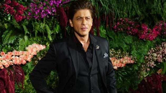 Shah Rukh Khan arrives for Virat Kohli and Anushka Sharma’s Mumbai wedding reception. (Prodip Guha/HT Photo) Shah Rukh Khan arrives for Virat Kohli and Anushka Sharma’s Mumbai wedding reception. (Prodip Guha/HT Photo)