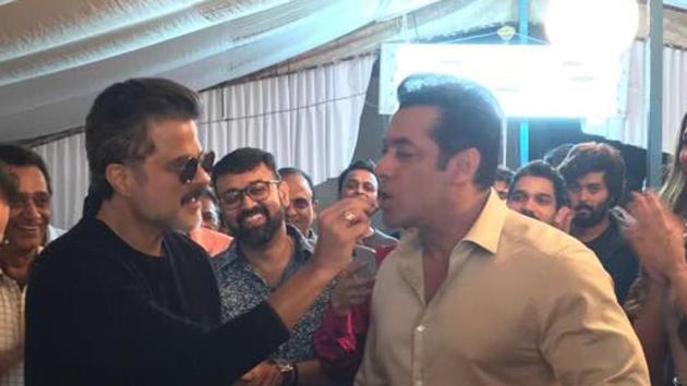 Salman Khan celebrates Anil Kapoor’s birthday on sets of Race 3. See ...