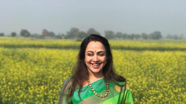 Hema Malini enjoys a sunny afternoon in Mathura fields. Hema Malini enjoys a sunny afternoon in Mathura fields.