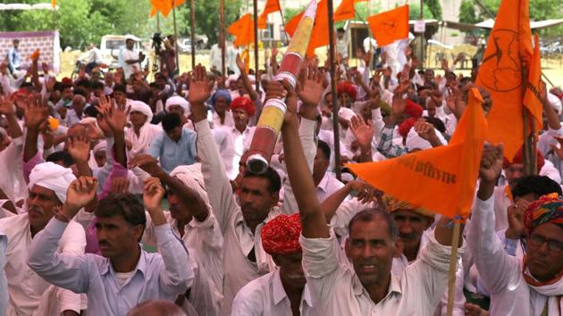 Farmers belonging to Bharatiya Kisan Sangh at the mahapadaa (sit-in) in Jaipur.(Himanshu Vyas - HT Photos) Farmers belonging to Bharatiya Kisan Sangh at the mahapadaa (sit-in) in Jaipur.(Himanshu Vyas - HT Photos)