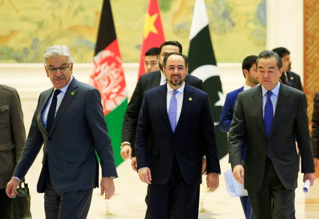 (From left) Pakistan foreign minister Khawaja Asif, Afghan foreign minister Salahuddin Rabbani and Chinese foreign minister Wang Yi at the 1st China-Afghanistan-Pakistan Foreign Ministers' Dialogue in Beijing on December 26, 2017.(Reuters)