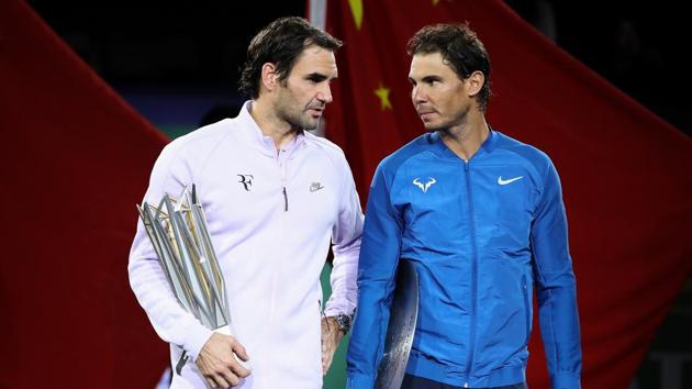 Roger Federer (L) and Rafael Nadal won two grand slam titles each as they turned back the clock in 2017.(Getty Images)