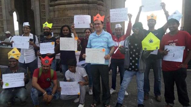 (Protestors in Mumbai)