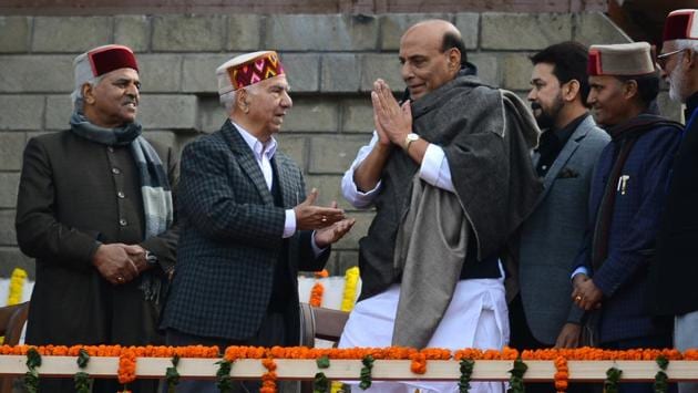 Shimla, Himachal Pradesh, India December 27: Home minister Rajnath Singh (centre) meets senior BJP senior leader Shanta Kumar (left) as BJP MP Anurag Thakur (right) looks on. (Deepak Sansta/HT) Shimla, Himachal Pradesh, India December 27: Home minister Rajnath Singh (centre) meets senior BJP senior leader Shanta Kumar (left) as BJP MP Anurag Thakur (right) looks on. (Deepak Sansta/HT)
