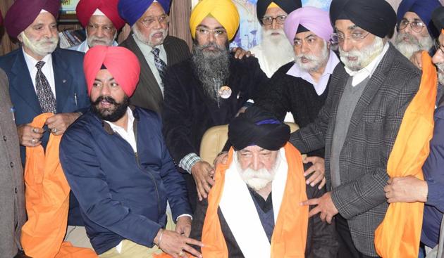 Chief Khalsa Diwan vice-president Dhanraj Singh taking charge as officiating president in Amritsar on Wednesday. (Sameer Sehgal/HT) Chief Khalsa Diwan vice-president Dhanraj Singh taking charge as officiating president in Amritsar on Wednesday. (Sameer Sehgal/HT)