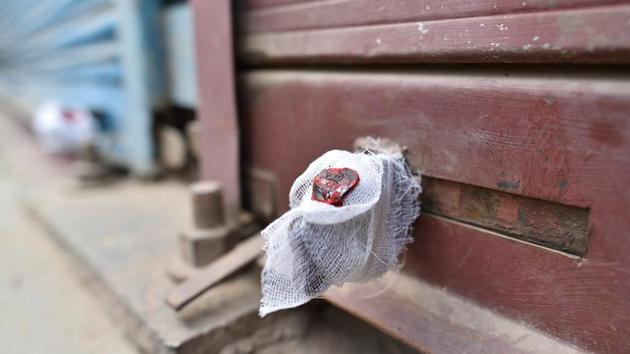 There will be a massive sealing drive from Monday that will target properties in markets falling under category A and B, said officials. (Sanchit Khanna/HT PHOTO) There will be a massive sealing drive from Monday that will target properties in markets falling under category A and B, said officials. (Sanchit Khanna/HT PHOTO)