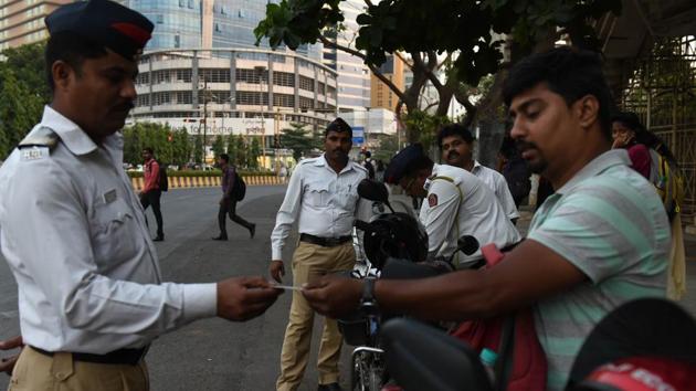 Police in Mumbai have set an example of how to curb drink driving drastically by effectively penalising offenders (Bachchan Kumar/ HT Photo) Police in Mumbai have set an example of how to curb drink driving drastically by effectively penalising offenders (Bachchan Kumar/ HT Photo)