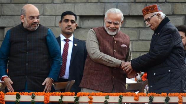 Narendra Modi meets former deputy Prime Minister LK Advani on his arrival at Jai Ram Thakur’s oath-taking ceremony at The Ridge in Shimla on Wednesday. (Deepak Sansta/HT) Narendra Modi meets former deputy Prime Minister LK Advani on his arrival at Jai Ram Thakur’s oath-taking ceremony at The Ridge in Shimla on Wednesday. (Deepak Sansta/HT)