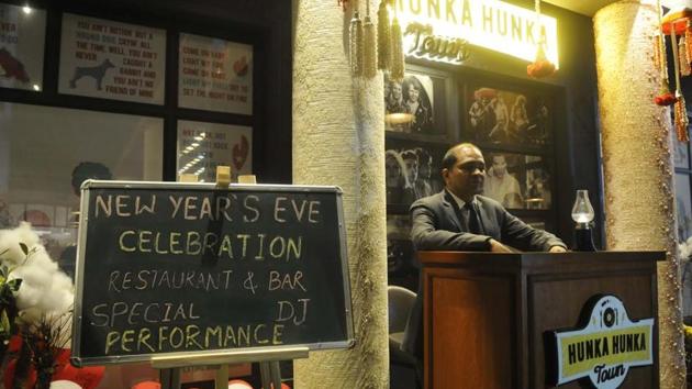 The Chandigarh administration has banned eateries and clubs from operating past midnight on New Year’s Eve. (Karun Sharma/HT) The Chandigarh administration has banned eateries and clubs from operating past midnight on New Year’s Eve. (Karun Sharma/HT)