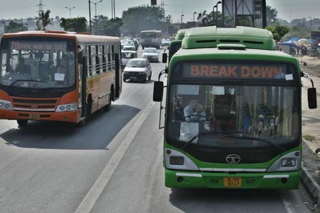 The bus driver, before hitting Yadav, overtook other vehicles, jumped the red light and also drove into a wrong .(HT Photo)