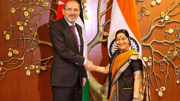 Jordan’s foreign minister Ayman Safadi shakes hands with his Indian counterpart Sushma Swaraj in New Delhi.(Reuters) Jordan’s foreign minister Ayman Safadi shakes hands with his Indian counterpart Sushma Swaraj in New Delhi.(Reuters)