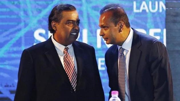 Anil Ambani (R), chairman of the Reliance Anil Dhirubhai Ambani Group, talking to his brother Mukesh Ambani, chairman of Reliance Industries Limited, in New Delhi, India, July 1, 2015. (Reuters File Photo) Anil Ambani (R), chairman of the Reliance Anil Dhirubhai Ambani Group, talking to his brother Mukesh Ambani, chairman of Reliance Industries Limited, in New Delhi, India, July 1, 2015. (Reuters File Photo)