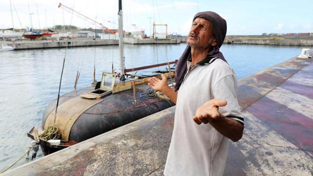 Reket spent his next 2 years in the Comoros Island repairing his boat. He also claims he contacted the Polish embassy in Kenya, which allegedly rejected a request to be repatriated. He set out again in May, along with Samira, a cat he had adopted. The destination this time was Durban, in South Africa, but was left drifting yet again following engine failure. (Richard Bouhet / AFP) Reket spent his next 2 years in the Comoros Island repairing his boat. He also claims he contacted the Polish embassy in Kenya, which allegedly rejected a request to be repatriated. He set out again in May, along with Samira, a cat he had adopted. The destination this time was Durban, in South Africa, but was left drifting yet again following engine failure. (Richard Bouhet / AFP)